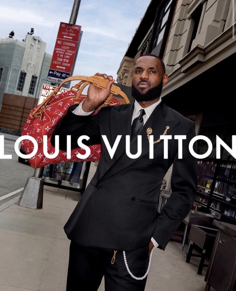 «Fashion Royalty: LeBron James Takes the Louis Vuitton Scene by Storm»